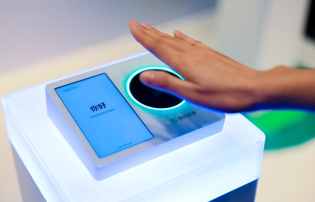 Chứng kiến cảnh đồ ăn từ trên trời "bay" xuống, một người phải thốt lên: Đất nước này đang sống ở năm 2050 - Ảnh 1