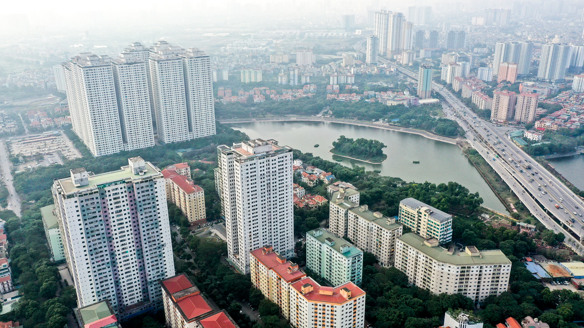 Chung cư có tường bong tróc, thi thoảng thang máy lại hỏng, thiếu nước...có giá tăng gấp 3 lần, hở ra là cháy hàng - Ảnh 1