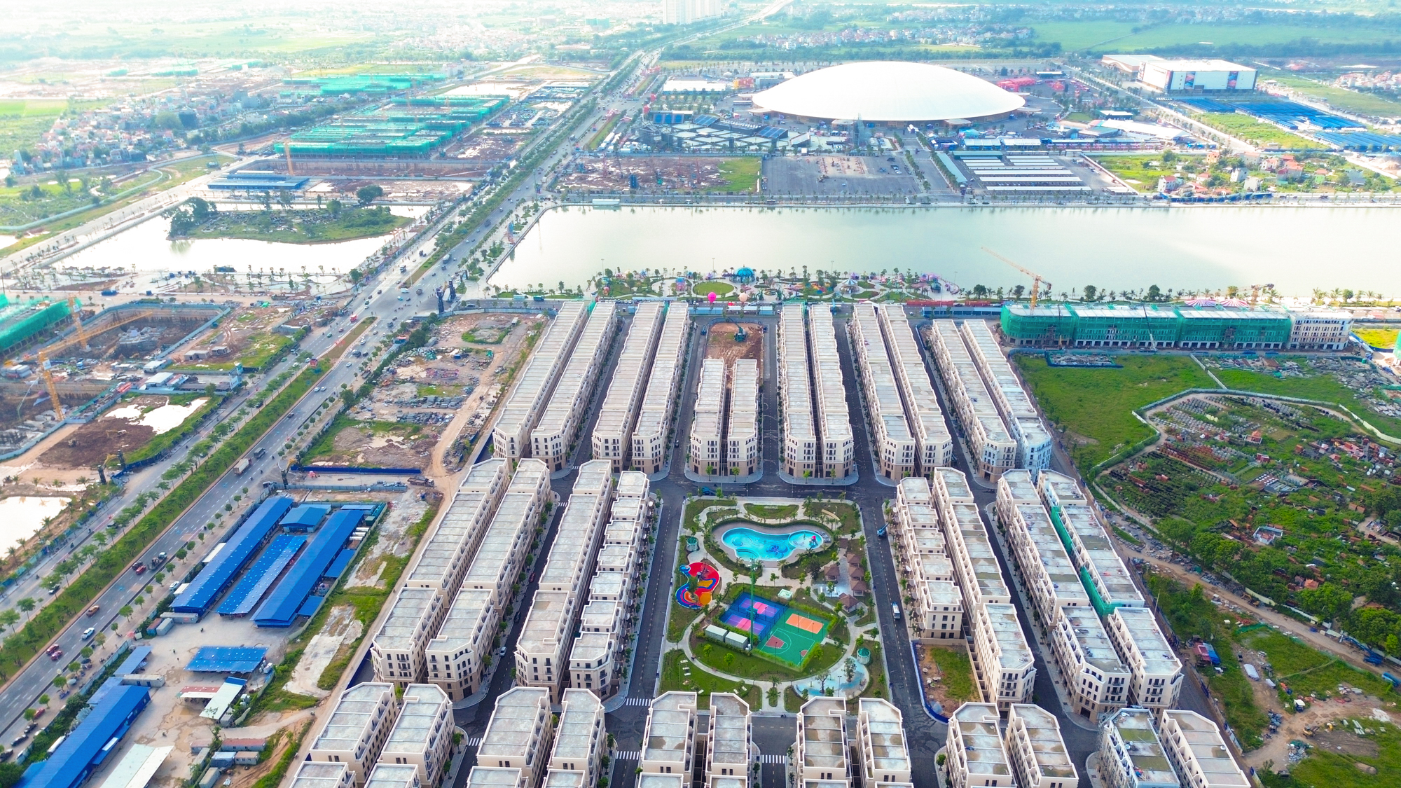 Siêu dự án của Vinhomes nằm bên vành đai 2 Hà Nội: Bàn giao nhà chỉ sau một năm, ngày cao điểm đón hơn một triệu khách - Ảnh 1