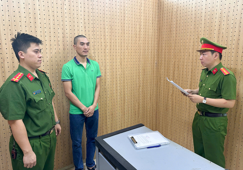 Khởi tố cựu cán bộ ngân hàng Nguyễn Anh Thế - Ảnh 1