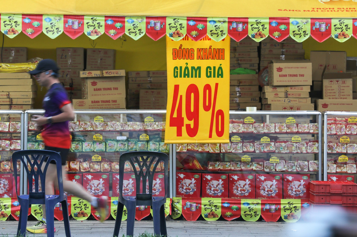 Hình ảnh trái ngược của thị trường bánh trung thu ở TPHCM - Ảnh 1