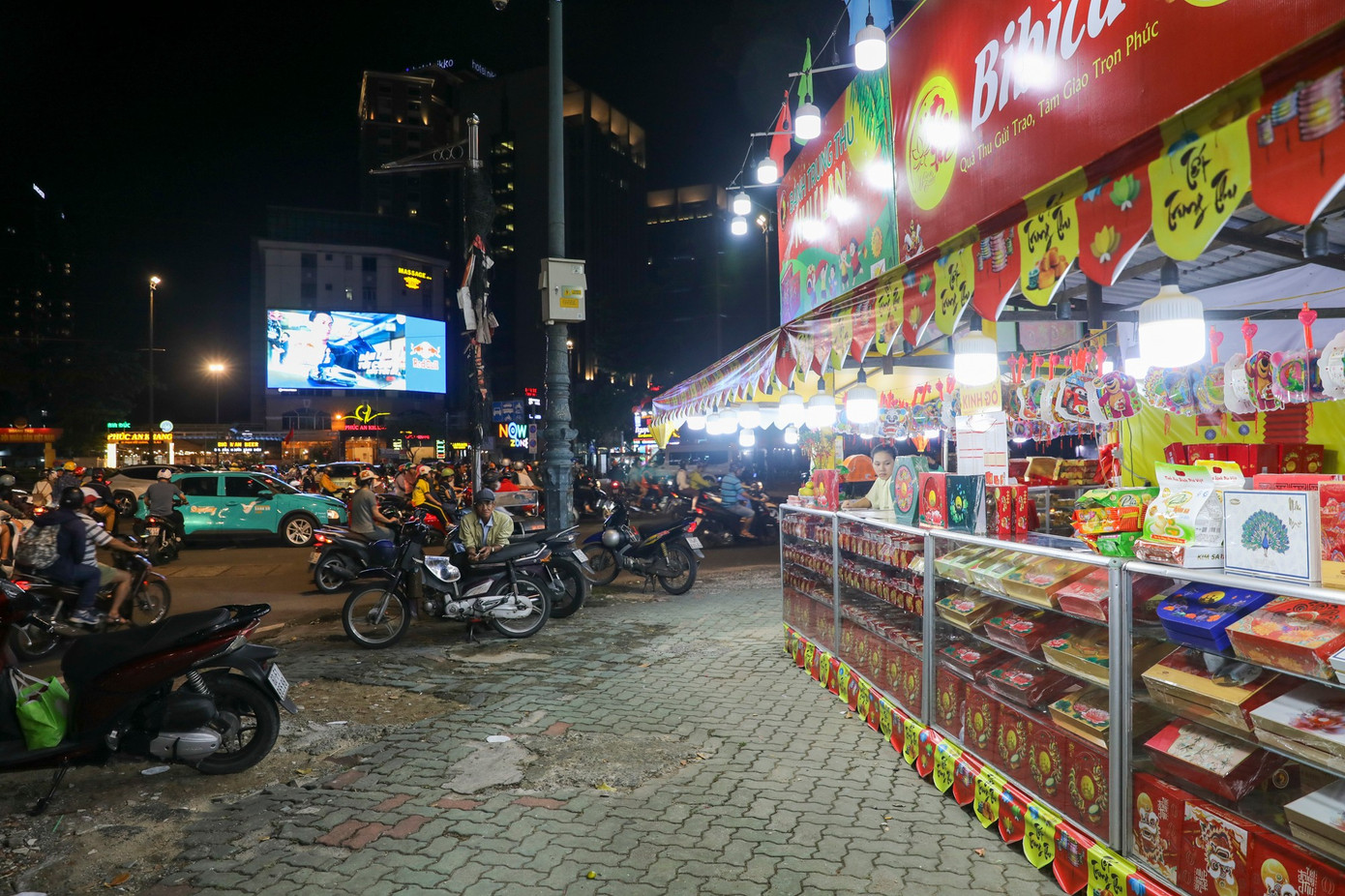 Hình ảnh trái ngược của thị trường bánh trung thu ở TPHCM - Ảnh 4