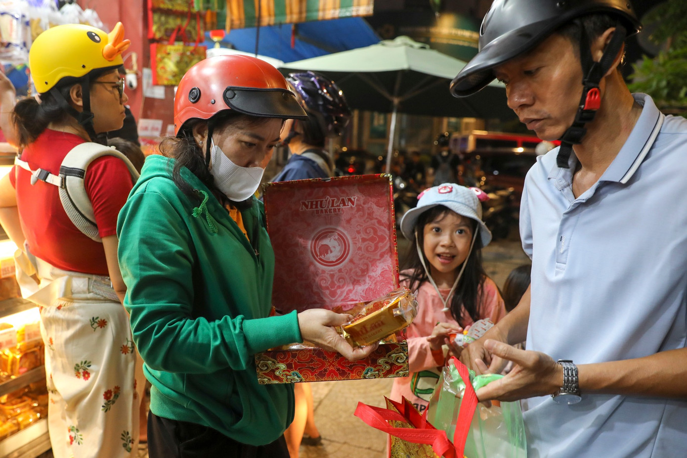 Hình ảnh trái ngược của thị trường bánh trung thu ở TPHCM - Ảnh 9