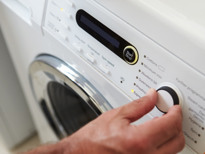 Mẹo chọn máy giặt tiết kiệm điện nước, nhà ít người phải biết - Ảnh 1