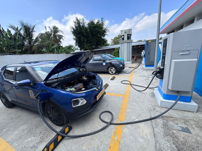 V-Green của tỉ phú Phạm Nhật Vượng đề xuất không áp giá điện khung giờ cao điểm với trạm sạc - Ảnh 1