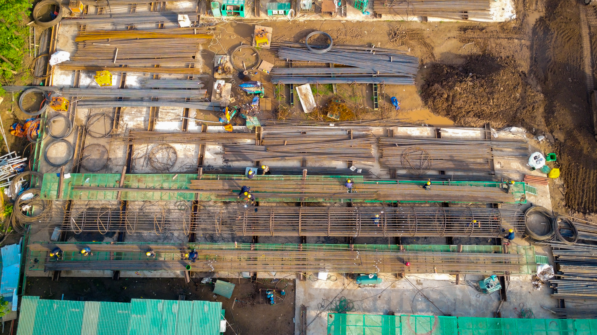 Toàn cảnh công trường xây cầu có trụ cao nhất, nhịp chính dài thứ 2 Việt Nam kết nối đại dự án “nóng” bậc nhất của tỷ phú Phạm Nhật Vượng - Ảnh 11