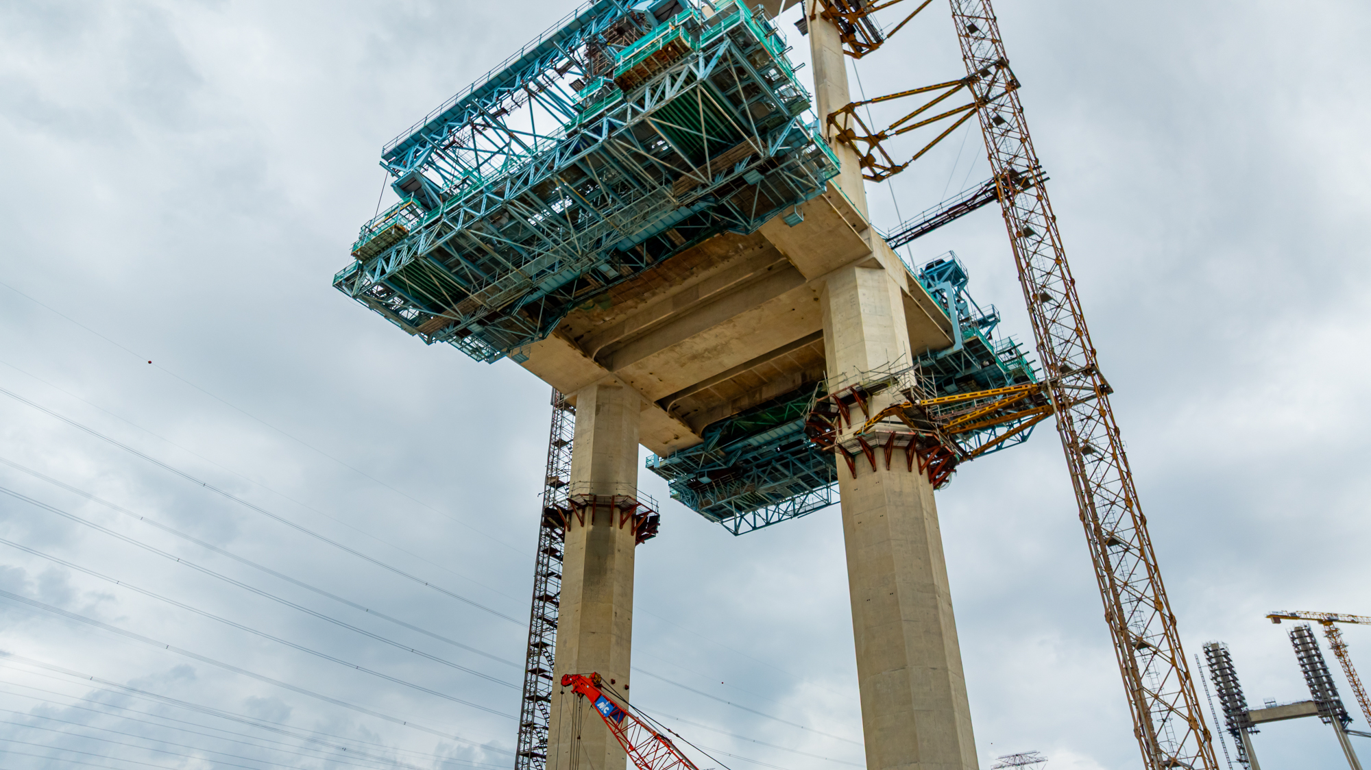 Toàn cảnh công trường cầu dây văng cao nhất, nút thắt cuối cùng của cao tốc mỗi mét tốn nửa tỷ ở TP.HCM - Ảnh 11