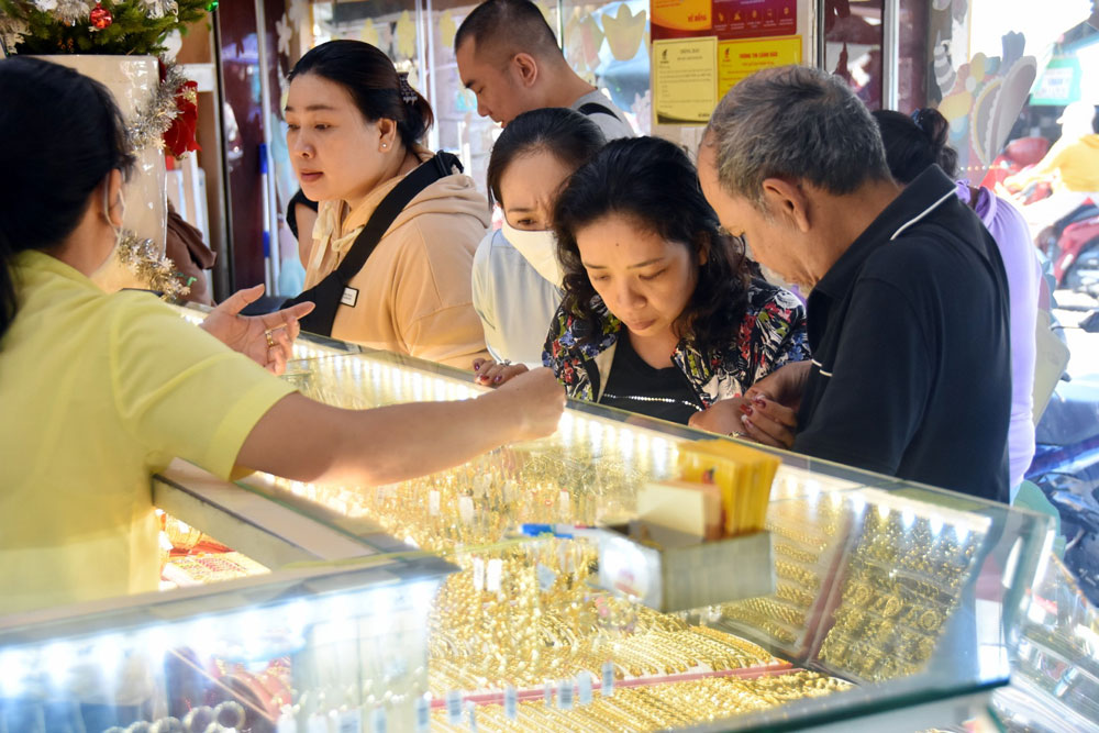 Đánh thuế giao dịch vàng - Ảnh 1