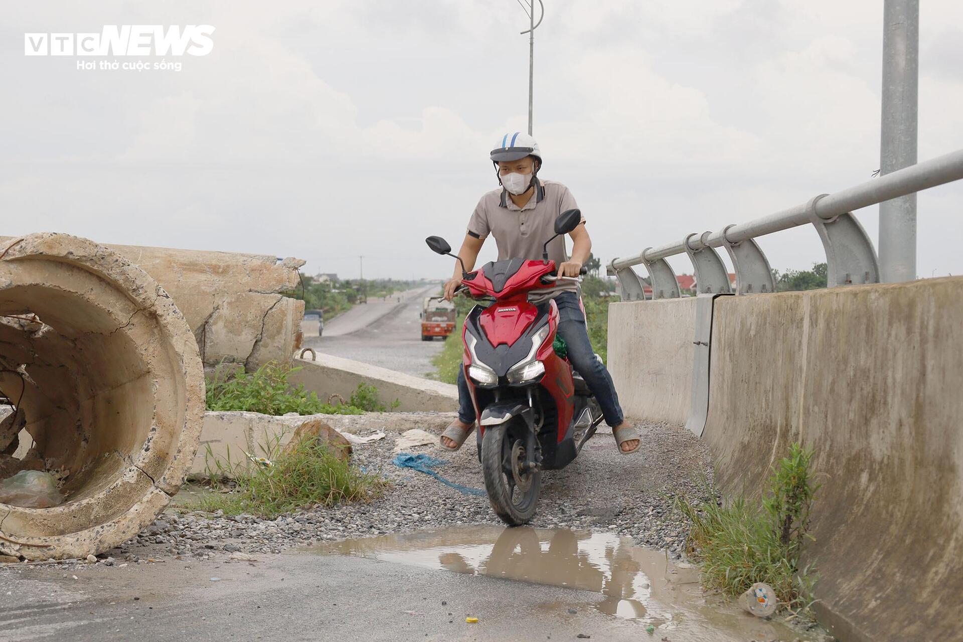 Đường bộ ven biển qua Hải Phòng 3.700 tỷ đồng 'đắp chiếu' sau 8 năm khởi công - Ảnh 12