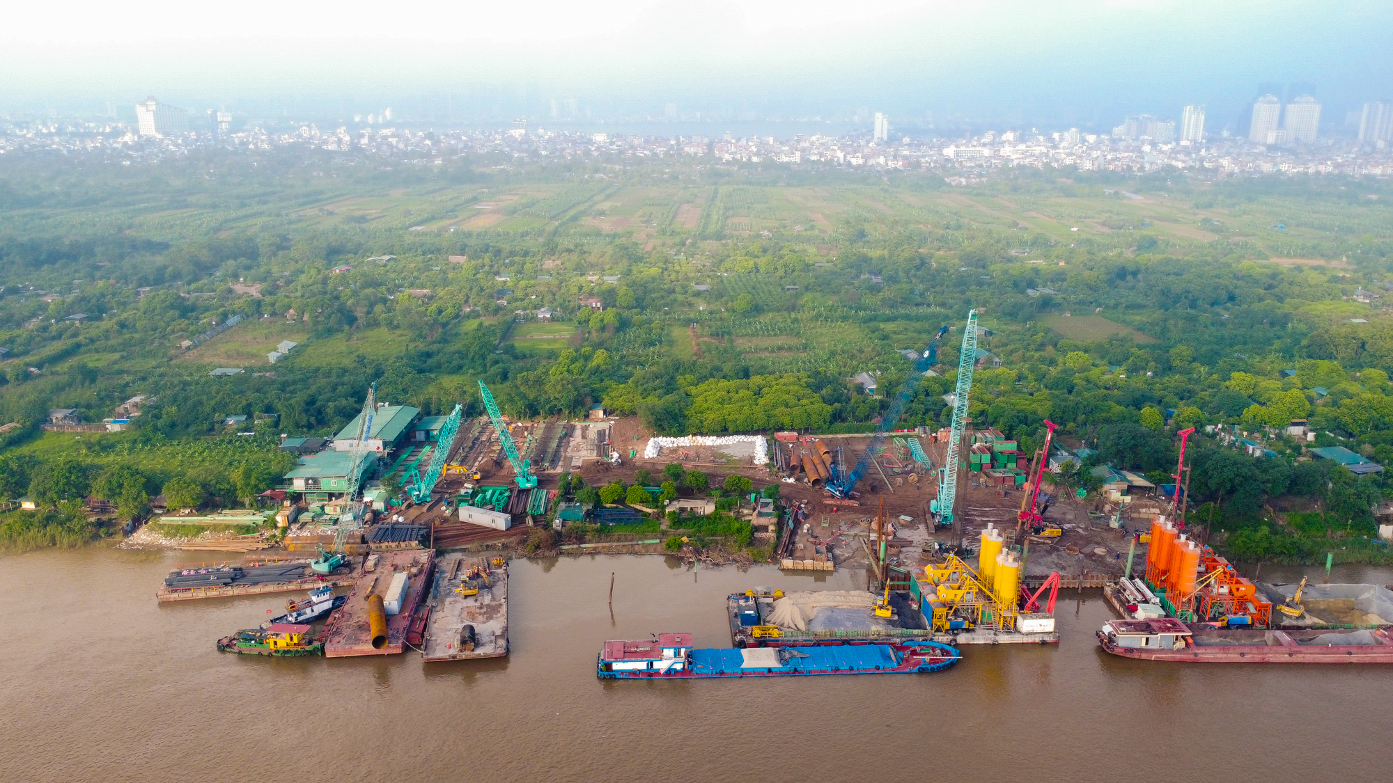 Toàn cảnh công trường xây cầu có trụ cao nhất, nhịp chính dài thứ 2 Việt Nam kết nối đại dự án “nóng” bậc nhất của tỷ phú Phạm Nhật Vượng - Ảnh 13