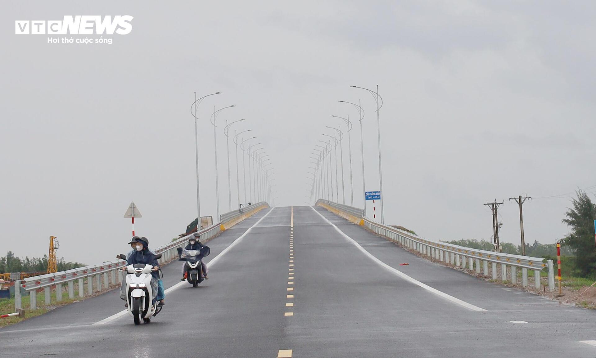 Chiêm ngưỡng cầu sông Hồng gần 1.000 tỷ đồng nối Hưng Yên với Ninh Bình - Ảnh 20