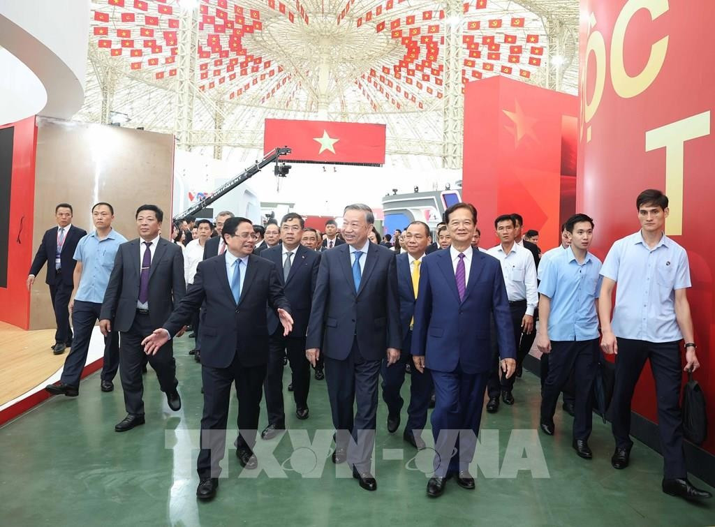 Thủ tướng chỉ đạo việc khởi công các dự án lớn chào mừng Đại hội XIV của Đảng - Ảnh 1