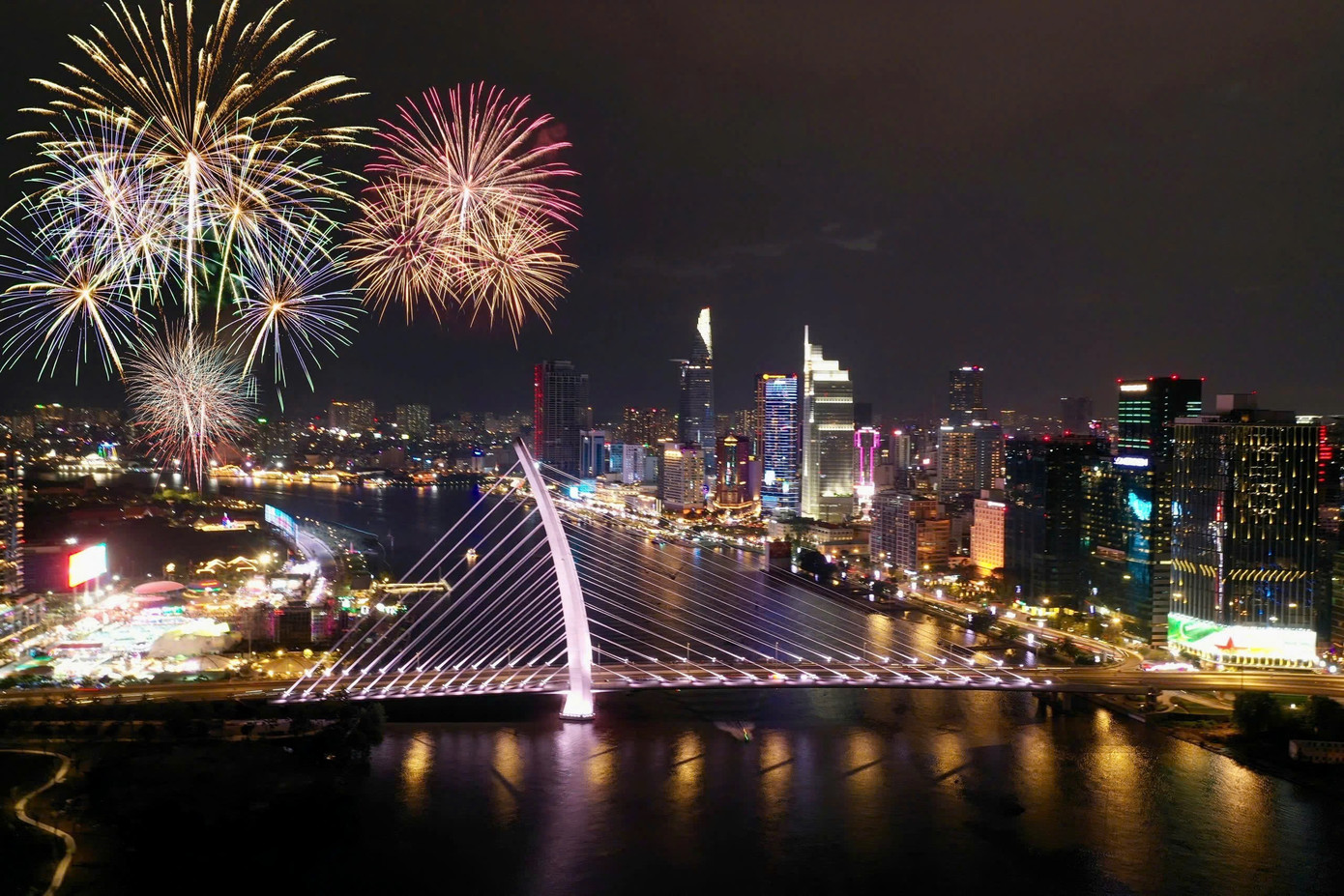 Hình ảnh TPHCM 'thay da đổi thịt' qua từng công trình - Ảnh 21