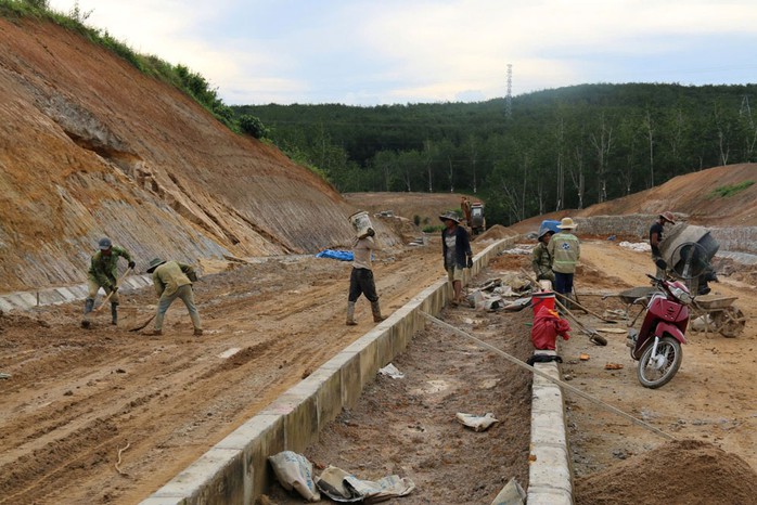 Quảng Ngãi: Ì ạch dự án đường tránh 1.500 tỉ đồng - Ảnh 1