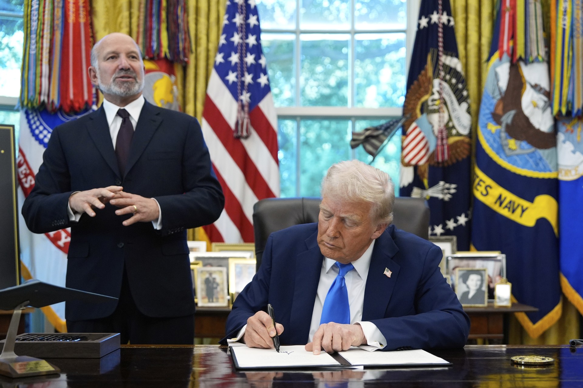 Quy định thị thực mới của Mỹ gây chia rẽ - Ảnh 1