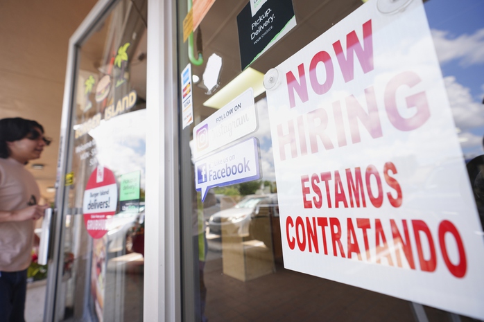 FED trước áp lực báo cáo việc làm ảm đạm - Ảnh 1