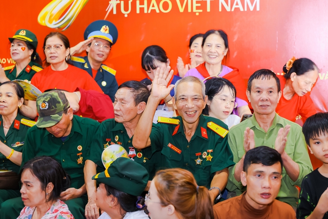 SHB đồng hành Fandom Yêu Nước: Tự hào hành trình lan toả niềm hạnh phúc là người Việt Nam - Ảnh 15