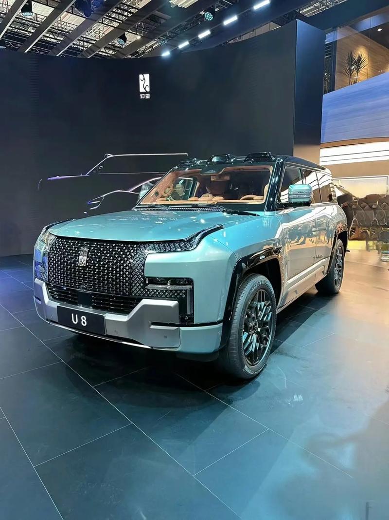 Ngập nặng do bão nhưng 'tàu ngầm 4 bánh' của Trung Quốc vẫn ung dung lội: Dân tố đi đến đâu hỏng đến đấy - Ảnh 3