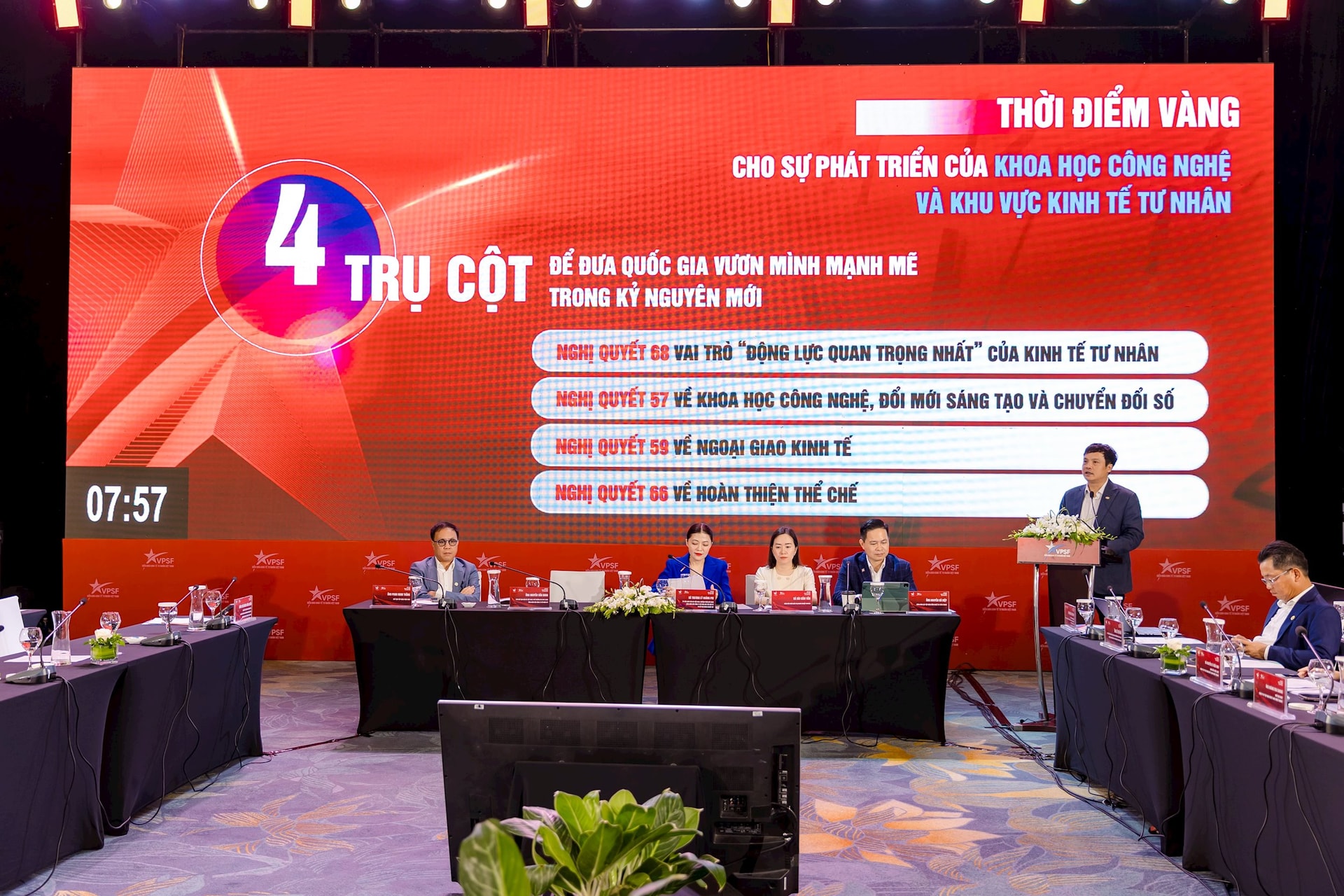 Tổng giám đốc FPT: Doanh nghiệp đang đi chậm hơn Chính phủ trong chuyển đổi số - Ảnh 2