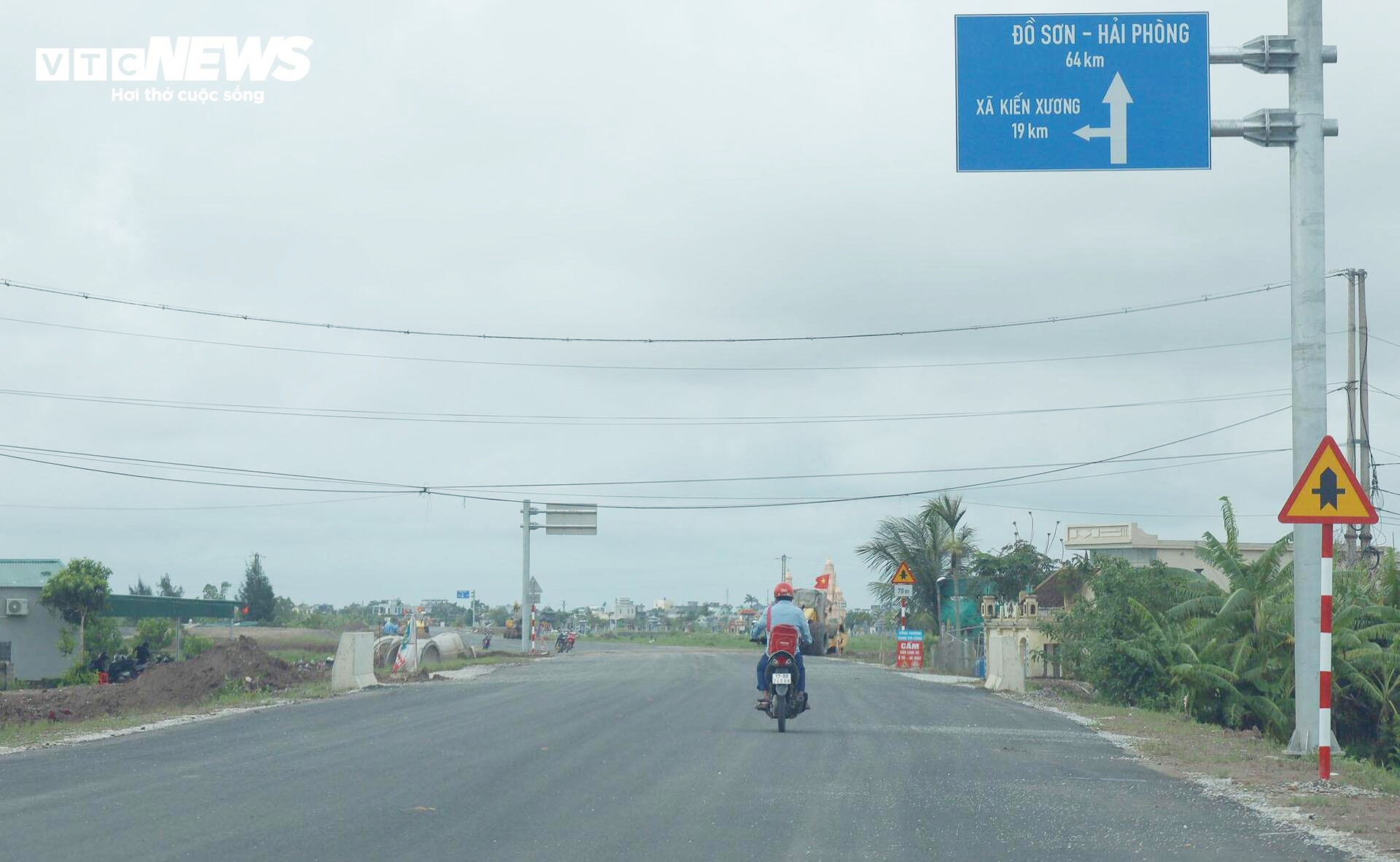 Toàn cảnh tuyến đường bộ ven biển Hưng Yên gần 5.000 tỷ đồng sắp cán đích - Ảnh 1