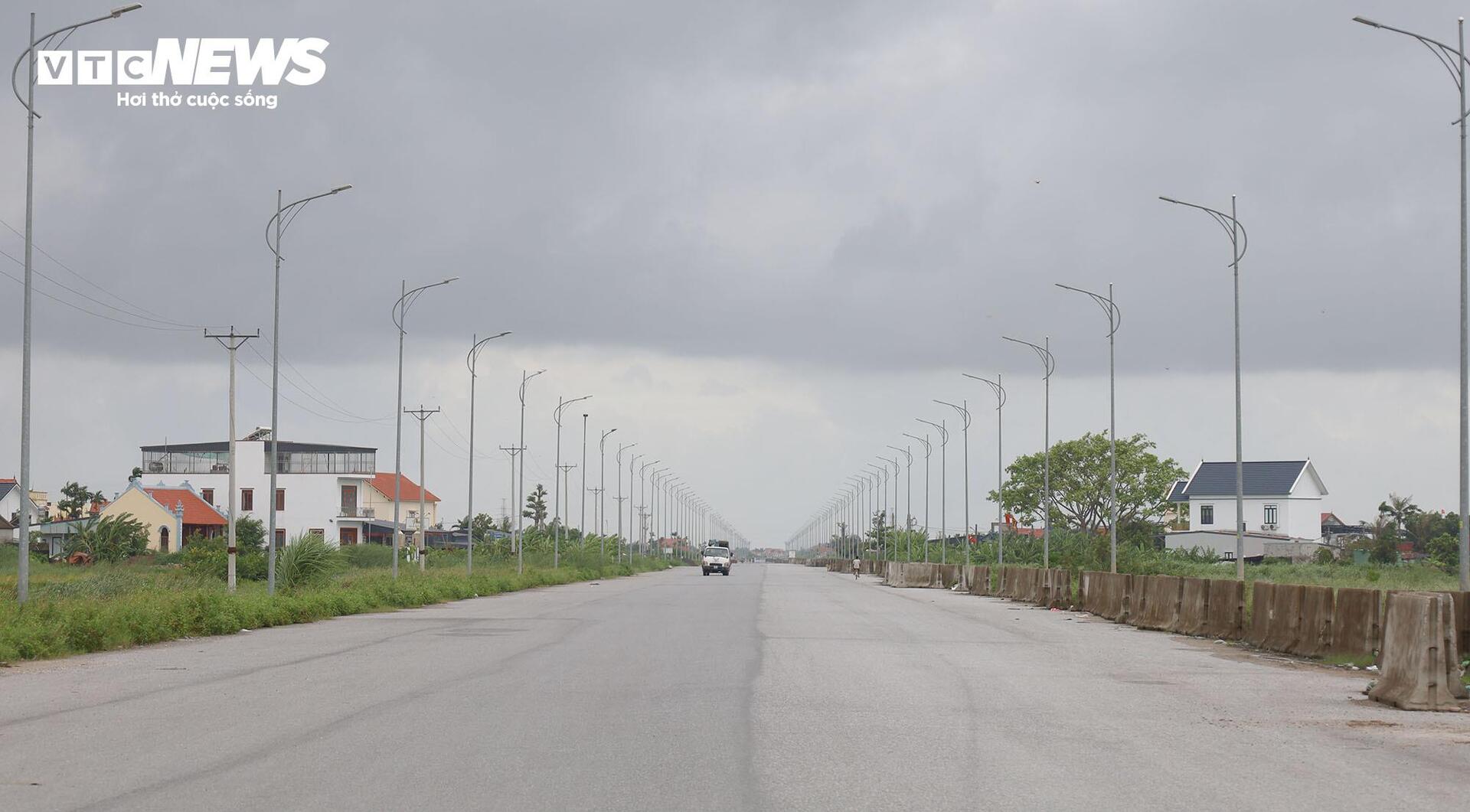 Đường bộ ven biển qua Hải Phòng 3.700 tỷ đồng 'đắp chiếu' sau 8 năm khởi công - Ảnh 2