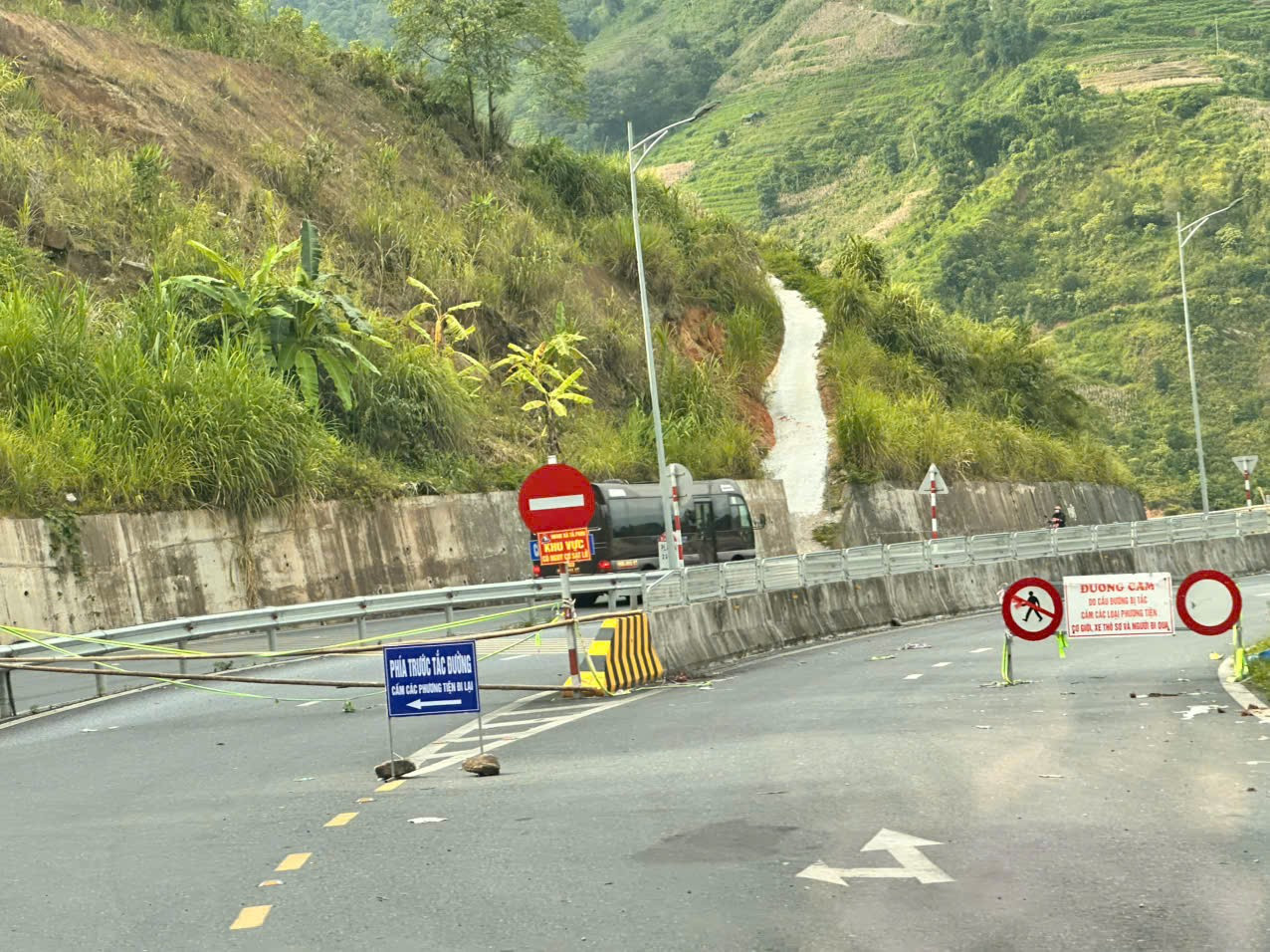 Vì sao cầu cạn có trụ cầu cao nhất Việt Nam tê liệt nhiều tháng qua? - Ảnh 1