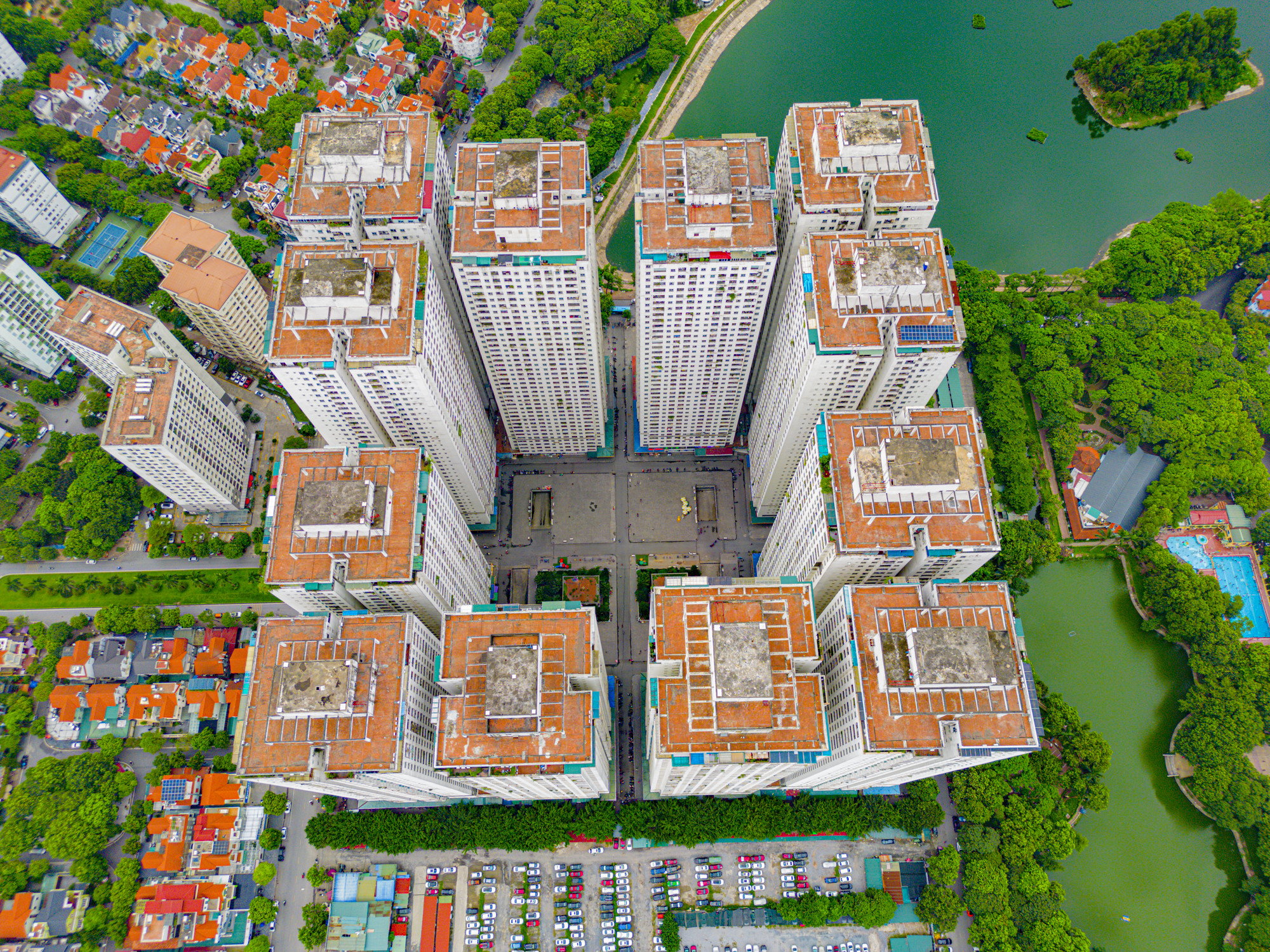 Chung cư có tường bong tróc, thi thoảng thang máy lại hỏng, thiếu nước...có giá tăng gấp 3 lần, hở ra là cháy hàng - Ảnh 2