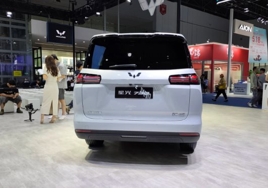 Mẫu MPV siêu rẻ của Wuling nhận đặt cọc quê nhà: Giá khởi điểm chưa đến 400 triệu đồng, 1 lần sạc đi 500 km - Ảnh 2