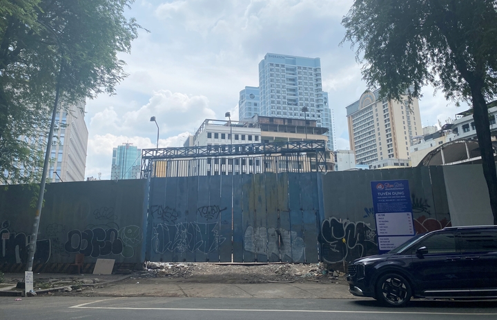 Sau 10 năm bất động, khu đất 'vàng' 4 mặt tiền trung tâm TP.HCM co người thuê - Ảnh 1