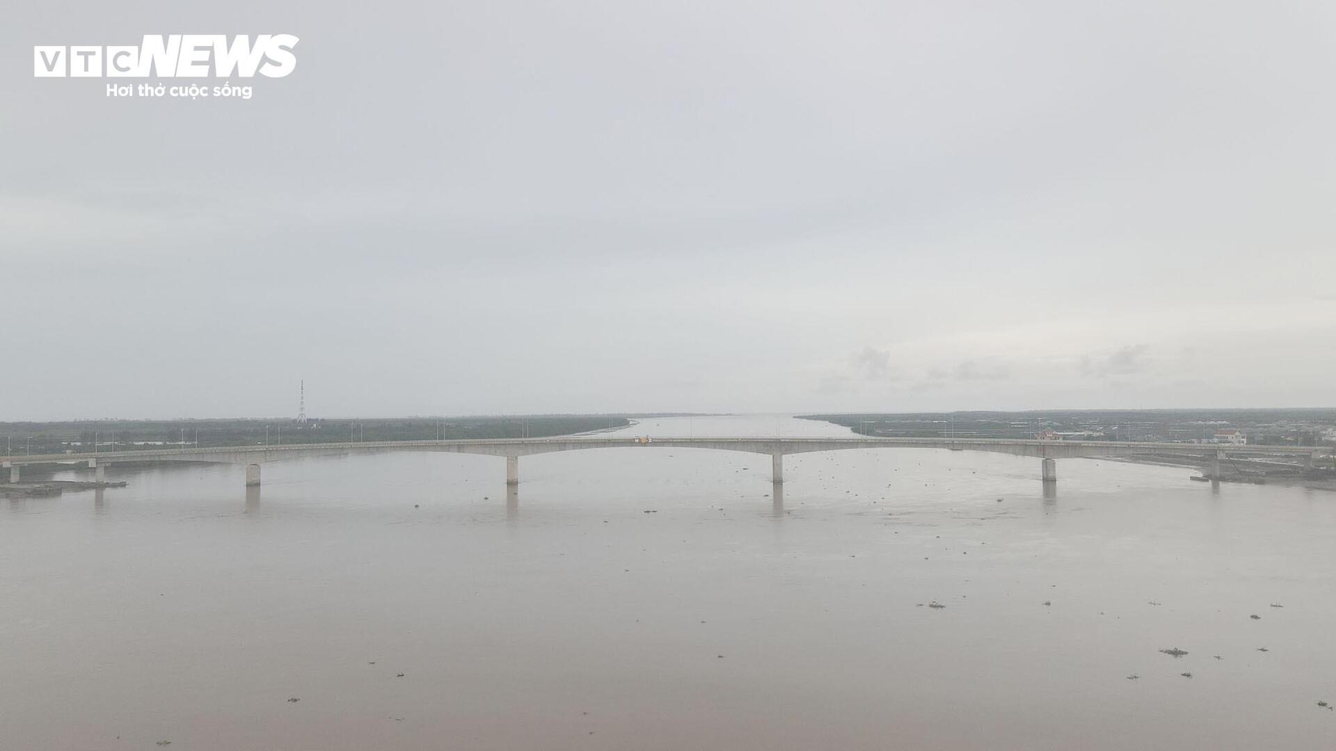 Chiêm ngưỡng cầu sông Hồng gần 1.000 tỷ đồng nối Hưng Yên với Ninh Bình - Ảnh 2