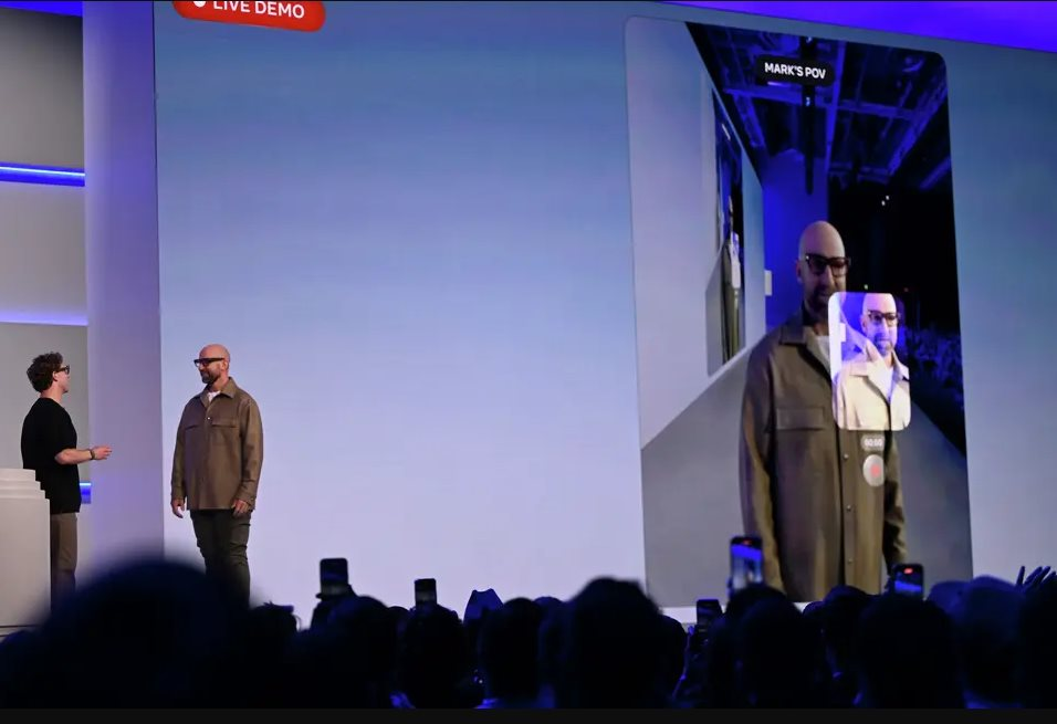 Mark Zuckerberg đổ lỗi do Wi-Fi khi ra mắt sản phẩm mới: Kỳ vọng màn ra mắt hoành tráng của Meta nhưng đổi lại là một thực tế phũ phàng - Ảnh 1