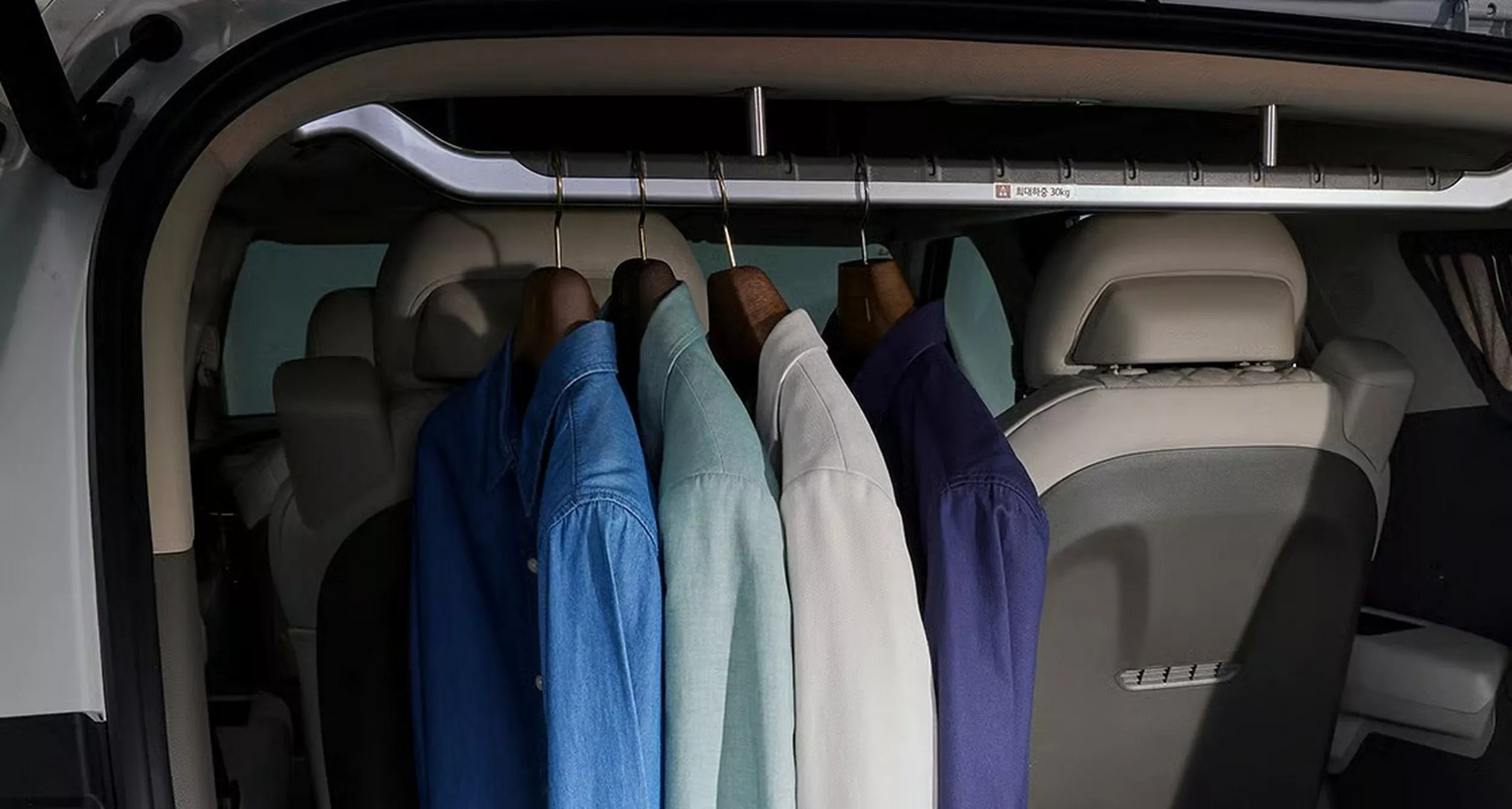 Mẫu xe xa xỉ nhất của Kia vừa ra mắt - không phải một chiếc sedan hay SUV - Ảnh 15