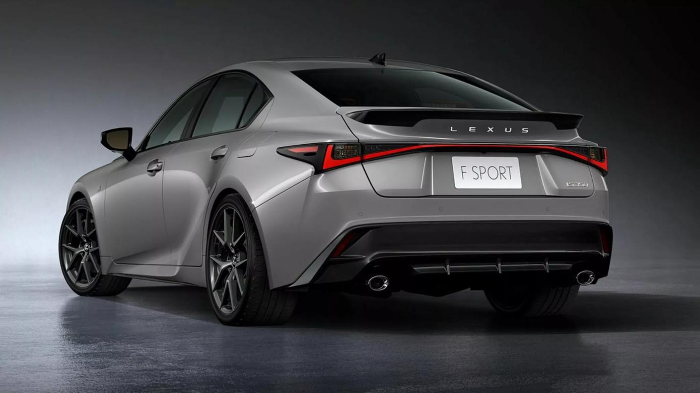 Lexus làm mới dòng sedan cỡ nhỏ - Ảnh 2