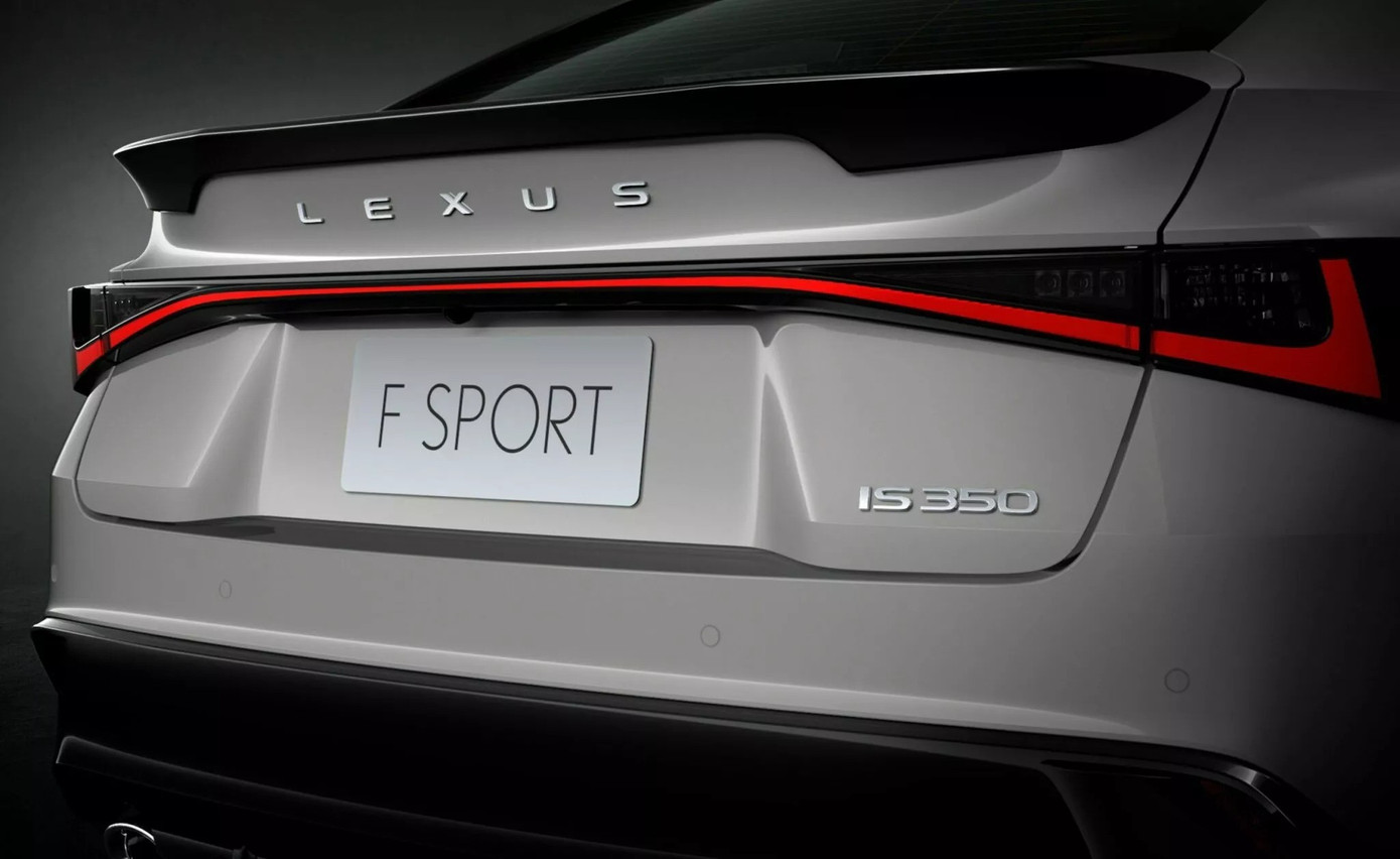 Lexus làm mới dòng sedan cỡ nhỏ - Ảnh 9