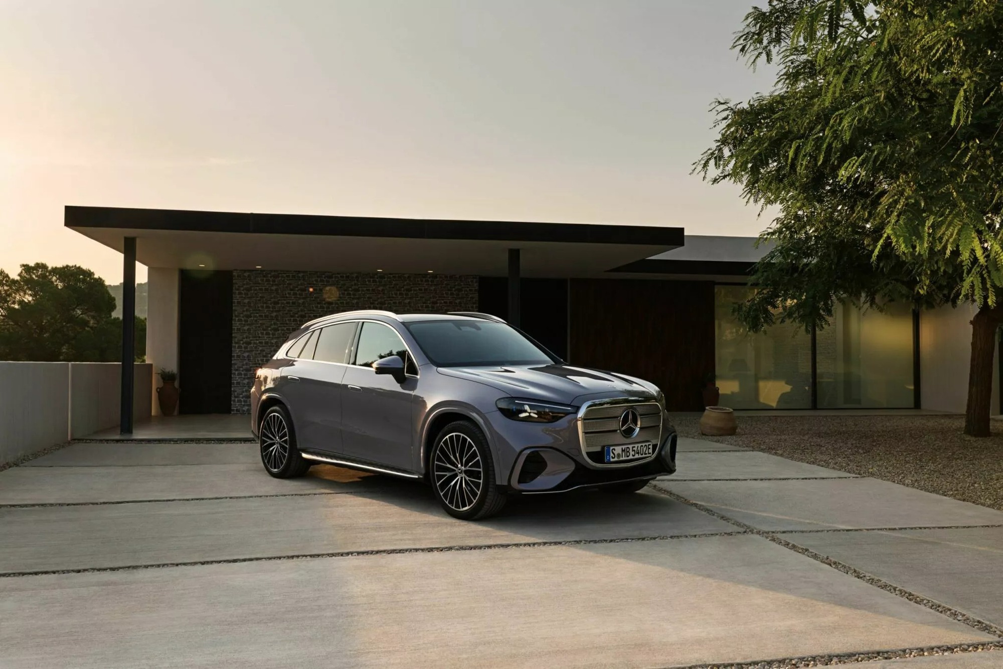 SUV bán chạy nhất của Mercedes tại Việt Nam có bản chạy điện: Lột xác từ trong ra ngoài, tầm hoạt động hơn 700 km - Ảnh 3