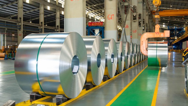 Từ nhà máy tôn thép đến ‘ông lớn’ sở hữu hệ thống Siêu thị Vật liệu xây dựng và Nội thất lớn nhất Việt Nam: Cách tạo nên sự khác biệt của Tập đoàn Hoa Sen - Ảnh 2