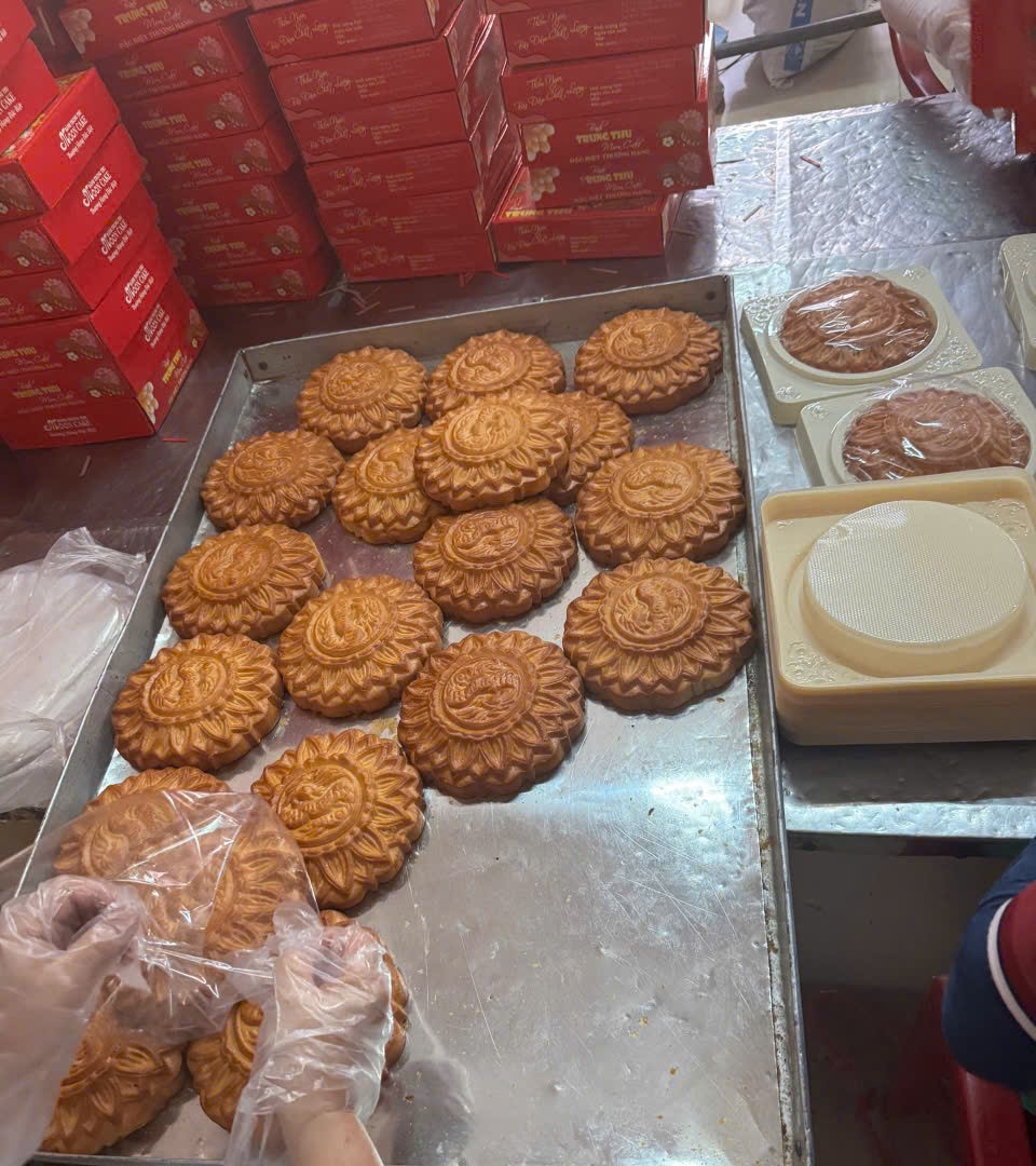 Phát hiện nhiều cơ sở sản xuất bánh trung thu vi phạm ở Đà Nẵng - Ảnh 3