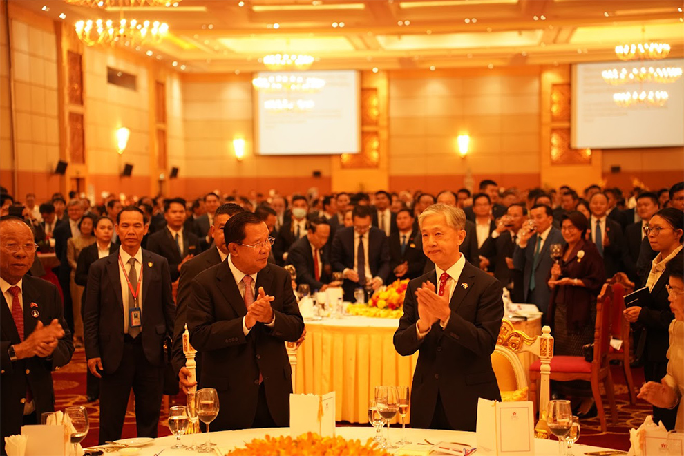 ‘Tình hữu nghị sắt thép’ lên ngôi: Ông Hun Sen tuyên bố bắt tay Trung Quốc phát triển 'Hợp tác Kim cương' - Ảnh 1