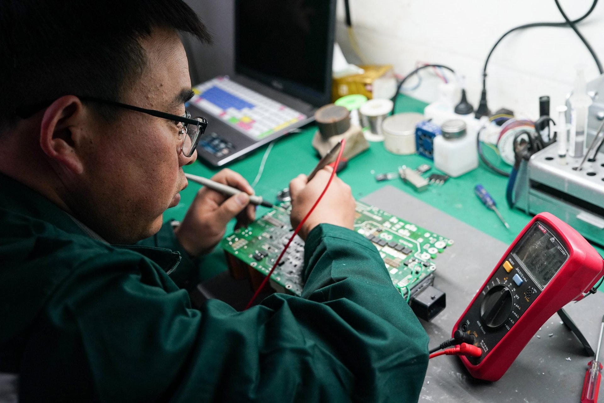 Trung Quốc thiếu hơn 1 triệu thợ sửa xe điện, 75% thợ không đủ tiêu chuẩn: Cuộc khủng hoảng thầm lặng cho nỗ lực xanh hóa ngành ô tô - Ảnh 3