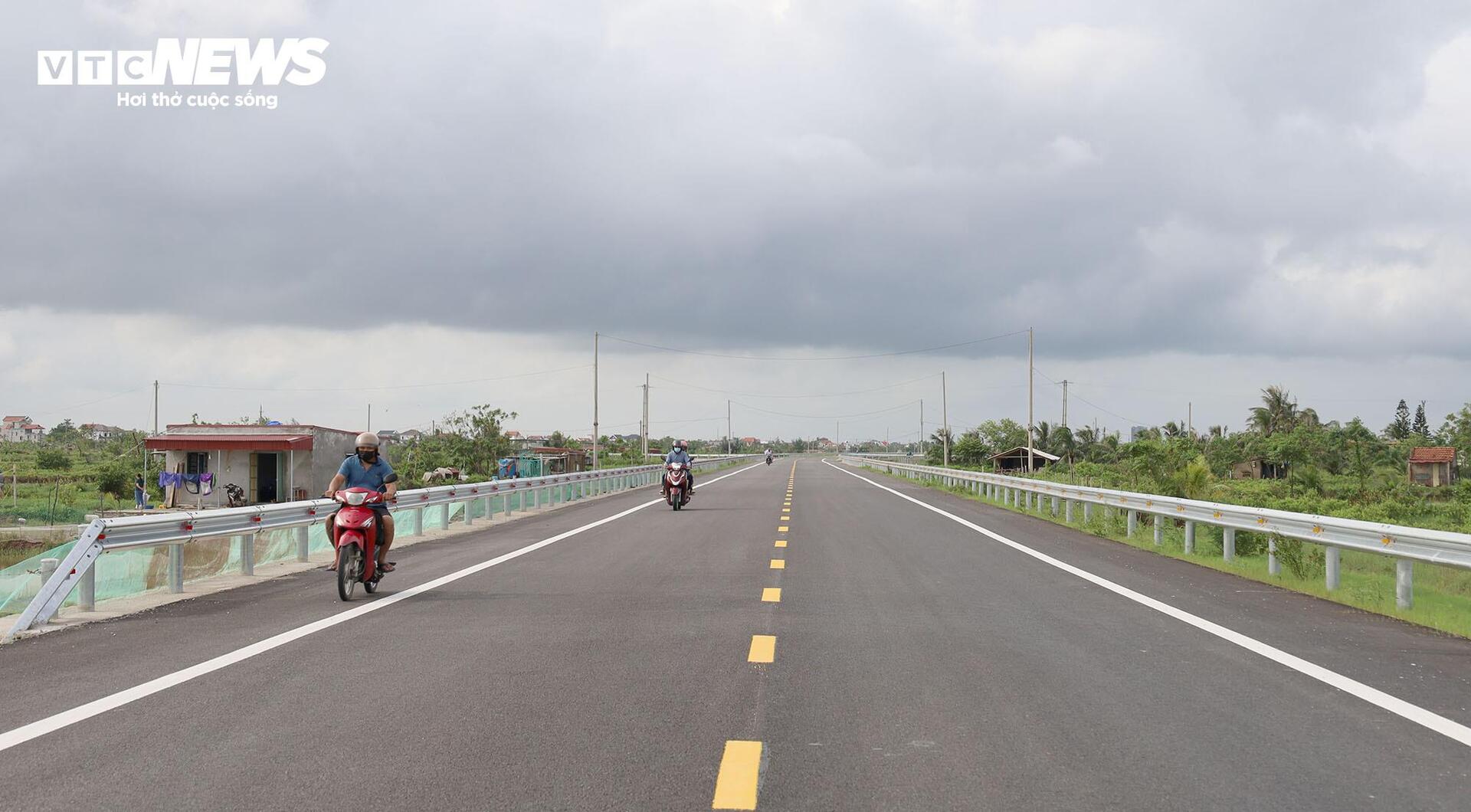 Toàn cảnh tuyến đường bộ ven biển Hưng Yên gần 5.000 tỷ đồng sắp cán đích - Ảnh 2