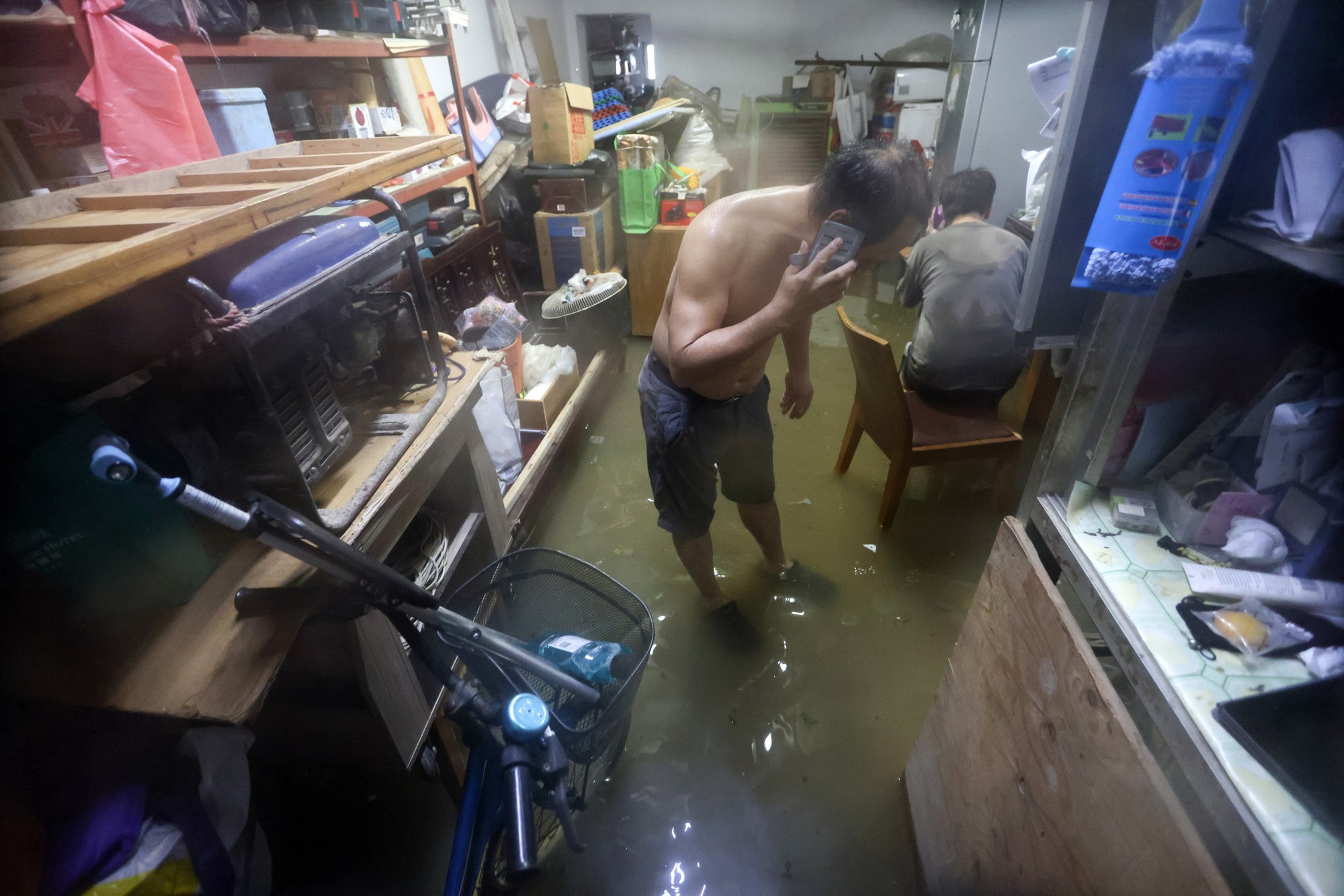 Hong Kong (Trung Quốc) thiệt hại hàng chục nghìn tỷ đồng trong 2 ngày "tê liệt" do siêu bão Ragasa quần thảo - Ảnh 3