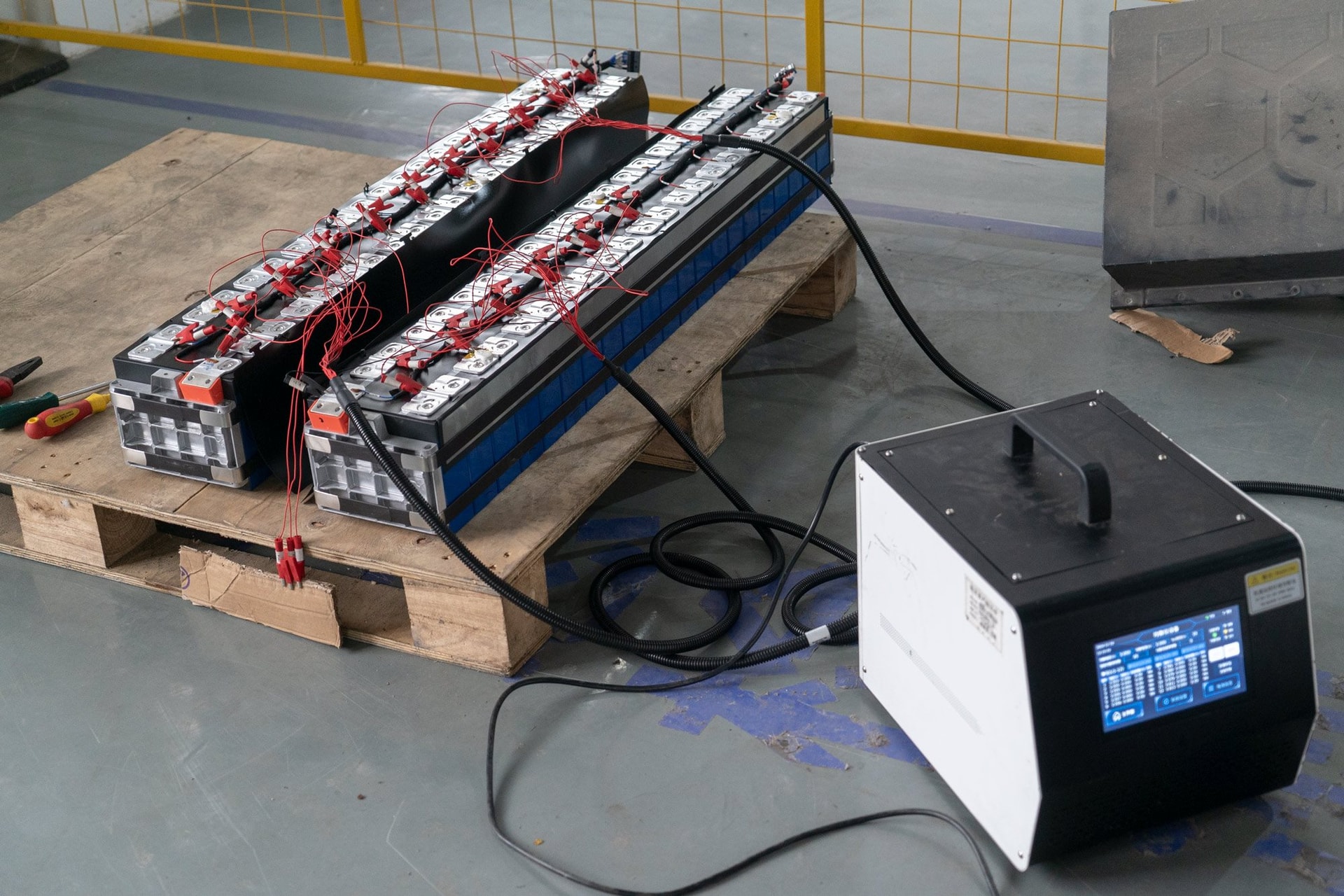 Trung Quốc thiếu hơn 1 triệu thợ sửa xe điện, 75% thợ không đủ tiêu chuẩn: Cuộc khủng hoảng thầm lặng cho nỗ lực xanh hóa ngành ô tô - Ảnh 9