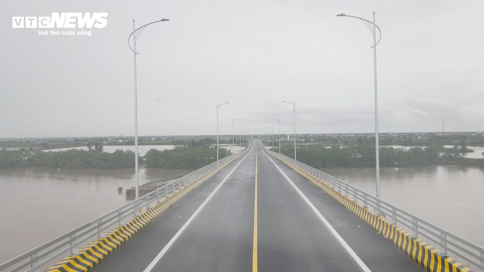 Chiêm ngưỡng cầu sông Hồng gần 1.000 tỷ đồng nối Hưng Yên với Ninh Bình - Ảnh 3