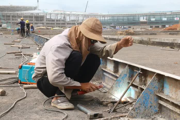 Hàng ngàn công nhân thi công xuyên lễ 2/9 trên các công trình trọng điểm - Ảnh 3