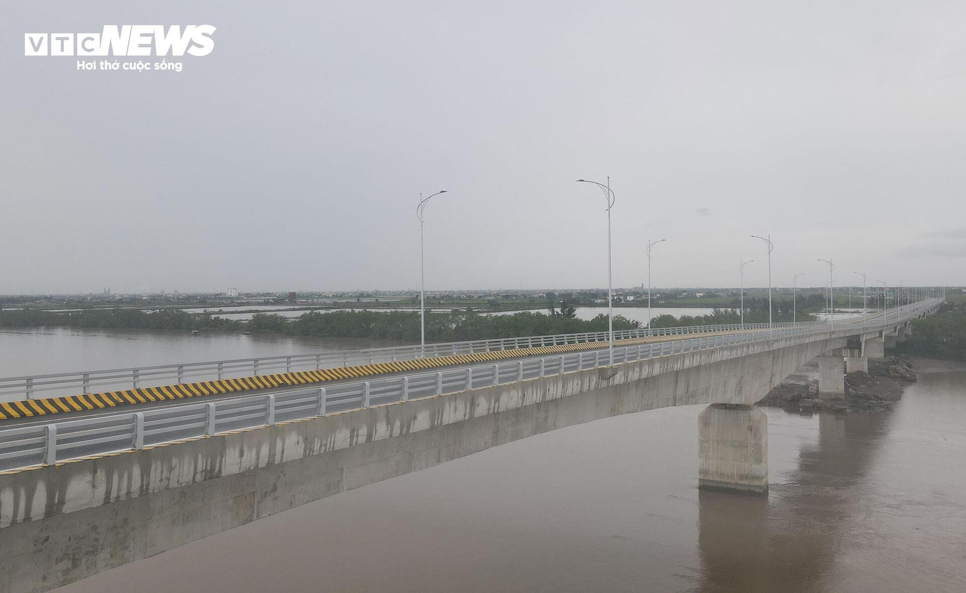 Chiêm ngưỡng cầu sông Hồng gần 1.000 tỷ đồng nối Hưng Yên với Ninh Bình - Ảnh 4