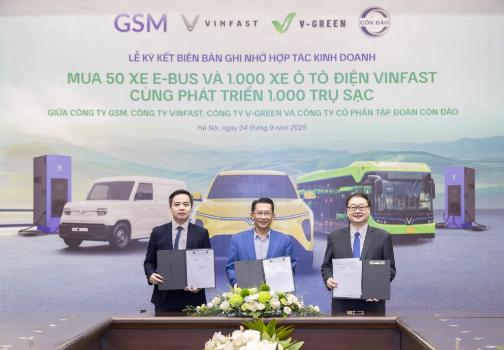 1 công ty hợp tác cùng lúc với 3 doanh nghiệp trong hệ sinh thái của tỷ phú Phạm Nhật Vượng: Mua 50 xe e-bus, 1.000 ô tô điện và phát triển 1.000 trụ sạc - Ảnh 1