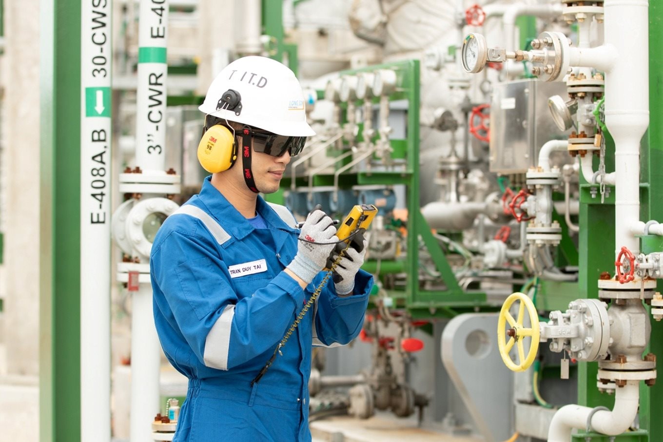 Vừa hoạt động trở lại, Tổ hợp Hóa dầu 5 tỷ USD bắt tay FPT ứng dụng AI vào sản xuất - Ảnh 1