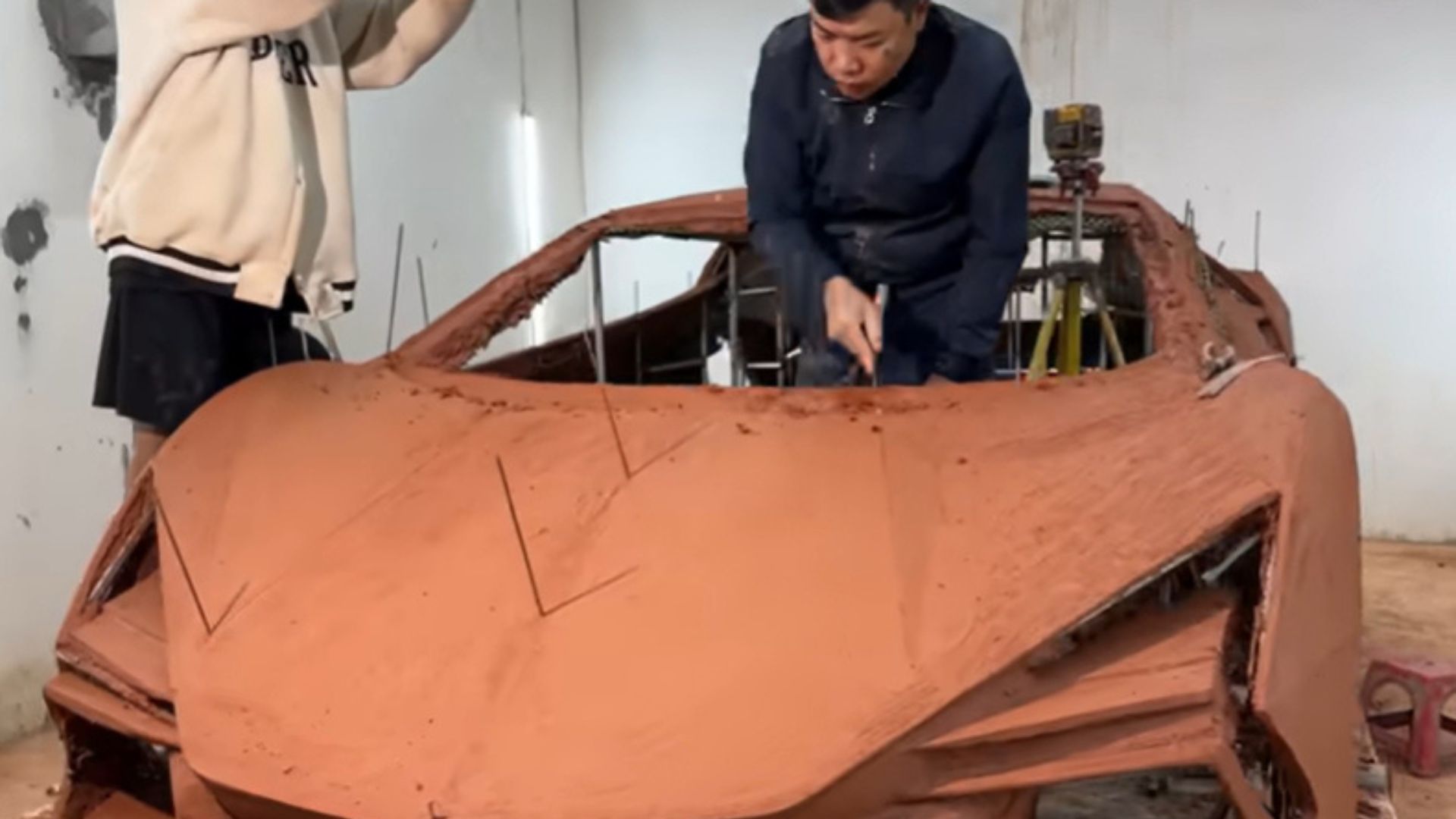 Biến chiếc Nissan cũ hỏng thành Lamborghini Revuelto, các thợ xe Việt Nam được thế giới ngả mũ khâm phục - Ảnh 3