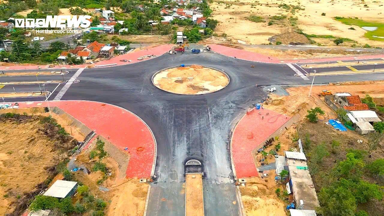 Đường gần 500 tỷ dài 3,8km ở Đắk Lắk 'cán đích' sau 10 năm vướng mặt bằng - Ảnh 10