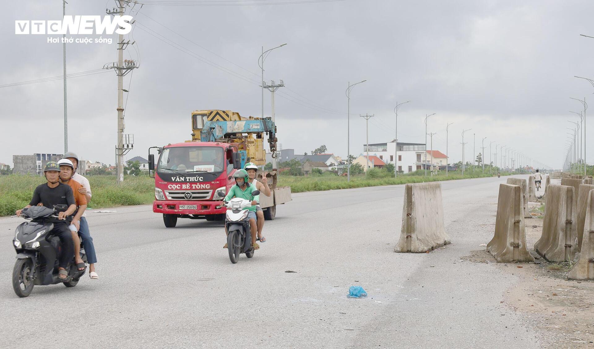 Đường bộ ven biển qua Hải Phòng 3.700 tỷ đồng 'đắp chiếu' sau 8 năm khởi công - Ảnh 4